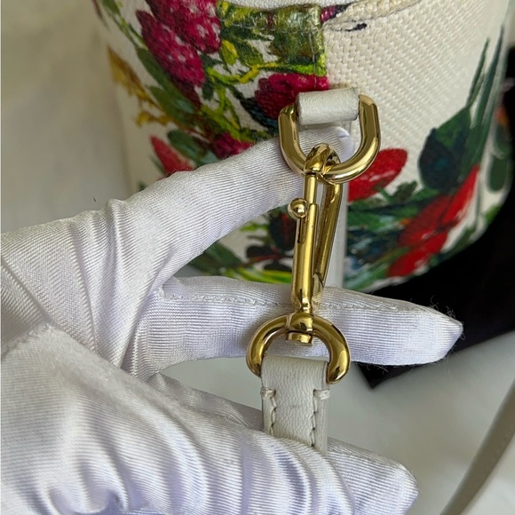 Auth Dolce & Gabbana excellent condition - Picture 16 of 17